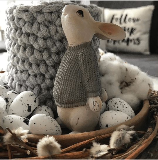 Anna-Uryga-Instagram-Easter-Vignette