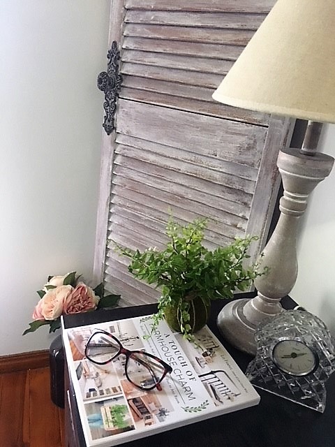 farmhouse-door-chalk-paint-styled-3