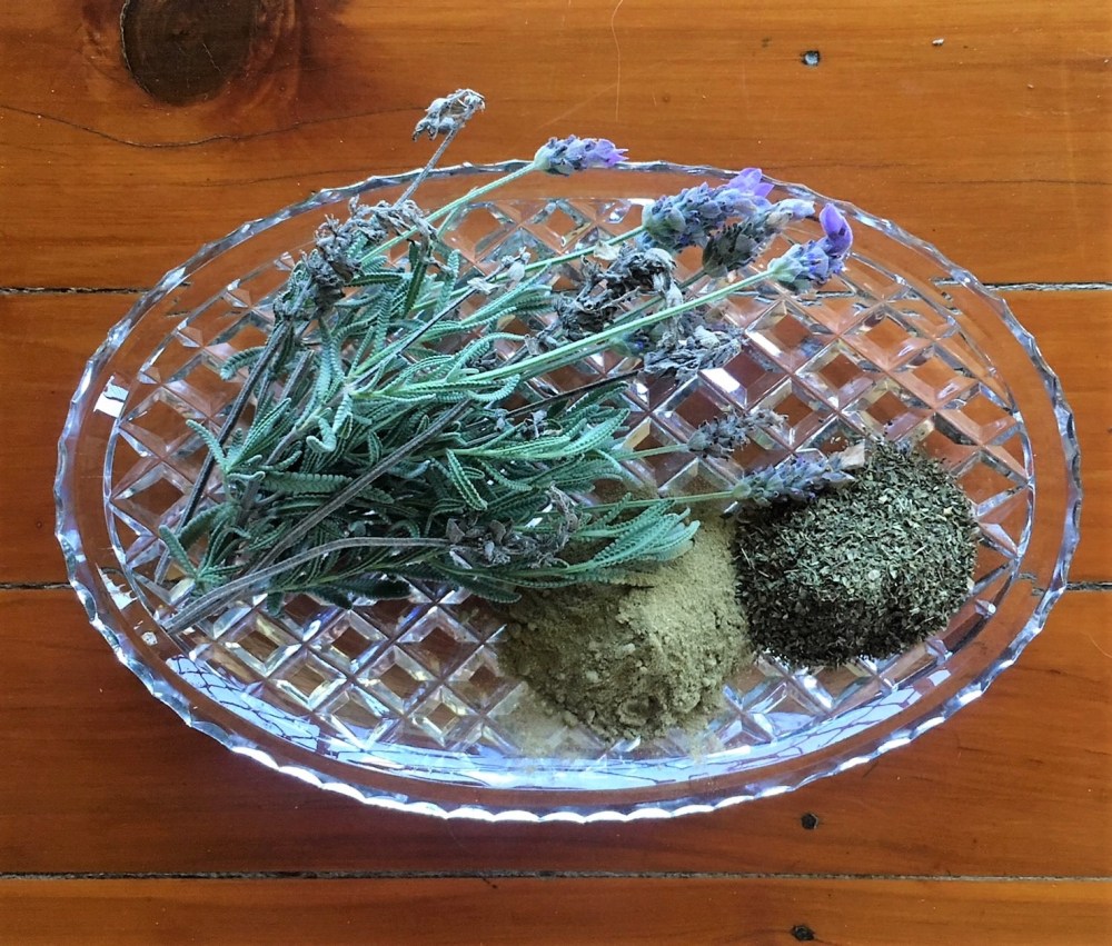 chicken-dust-bath-herbs